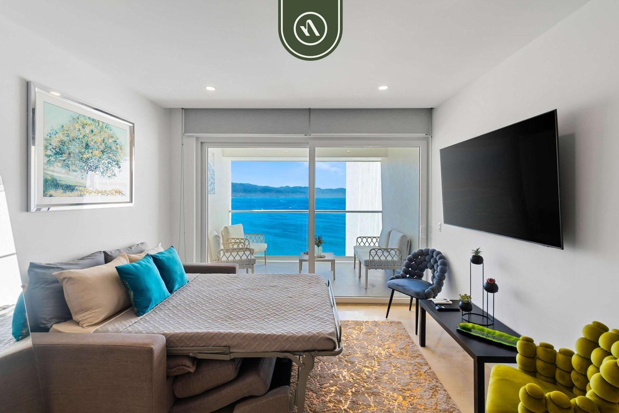 1 Bedroom With Amazing Bay View - - Pools Apartment