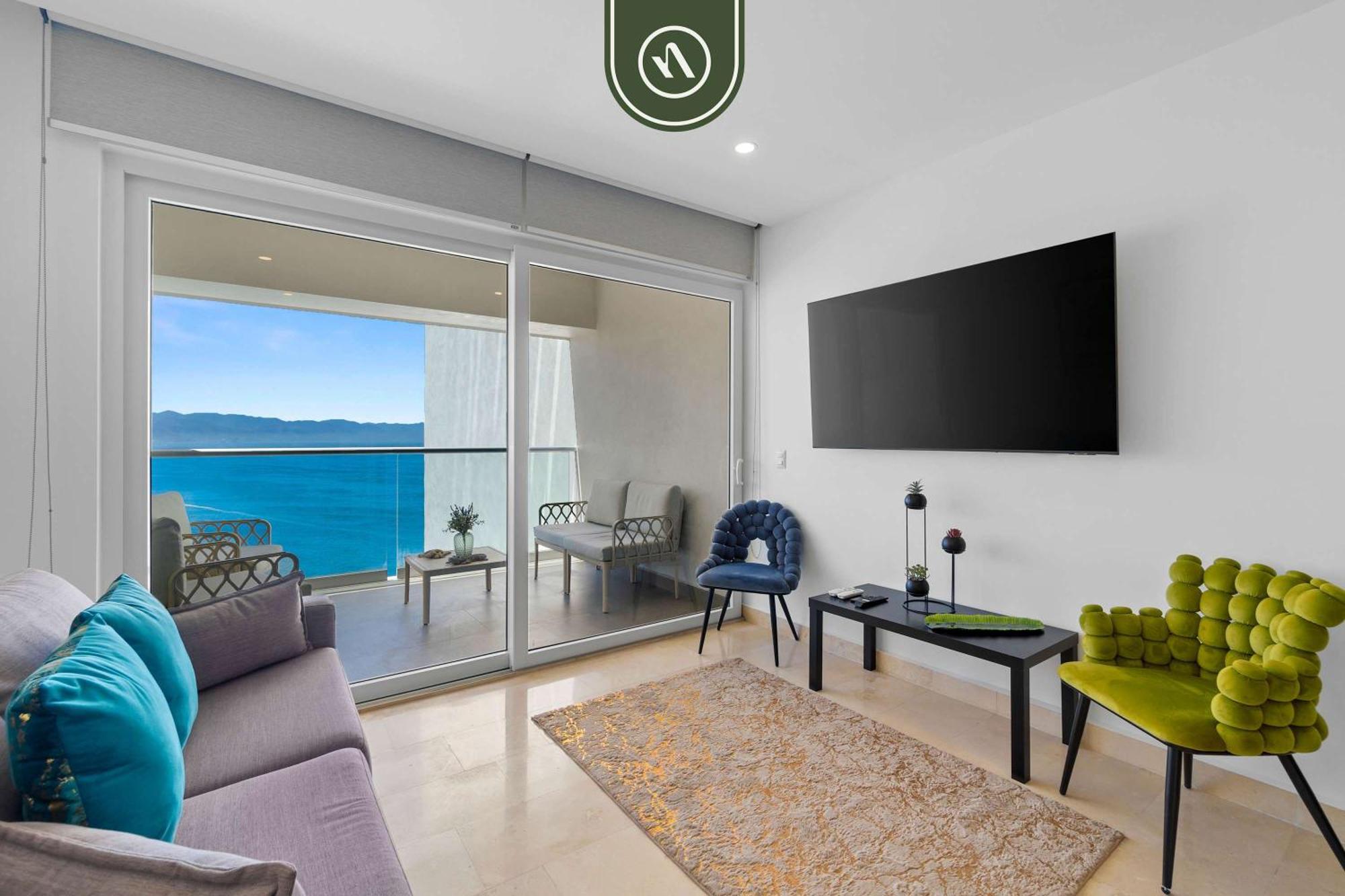 1 Bedroom With Amazing Bay View - - Pools Apartment *