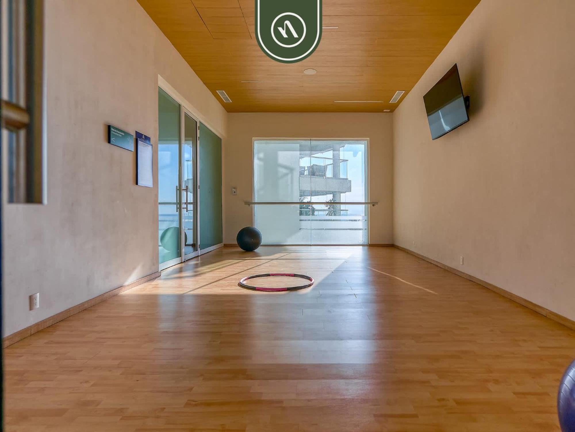 1 Bedroom With Amazing Bay View - - Pools