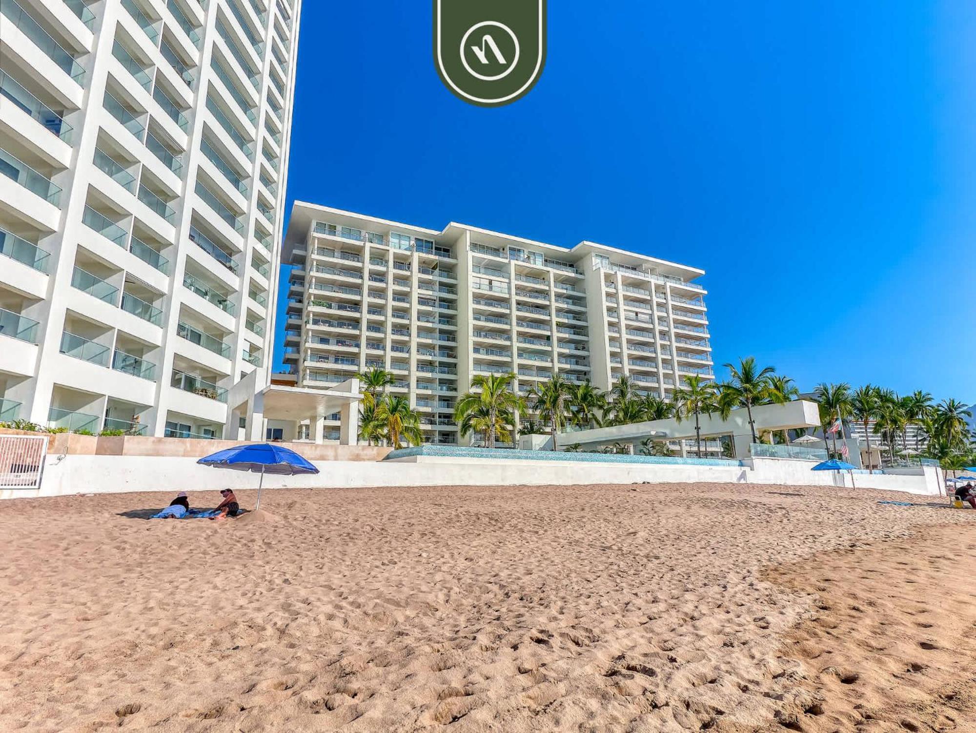 1 Bedroom With Amazing Bay View - - Pools Apartment *