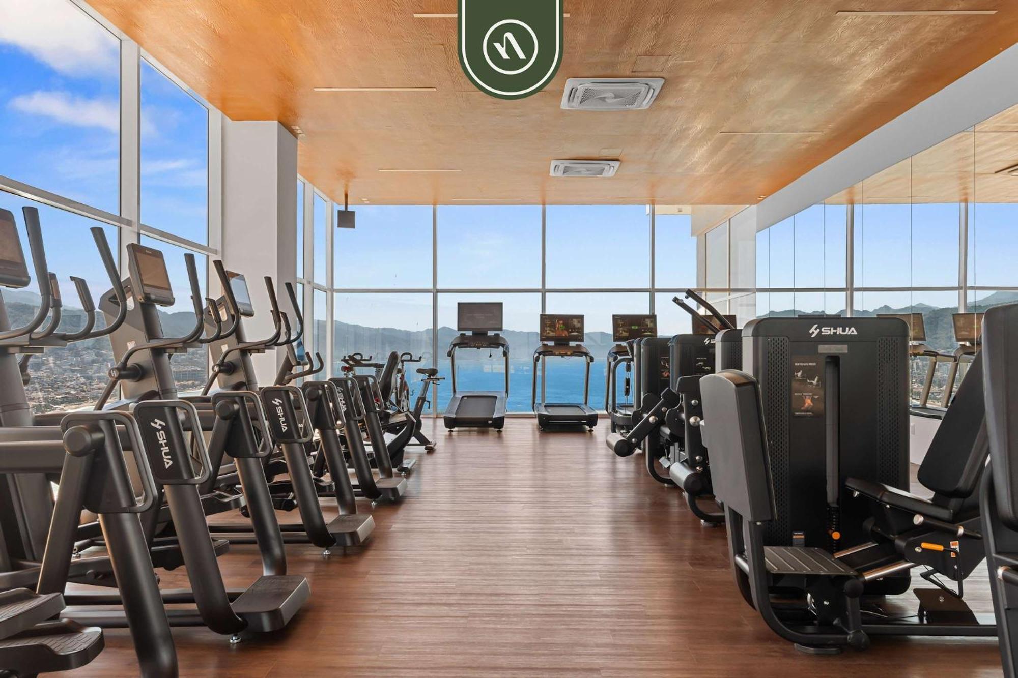 1 Bedroom With Amazing Bay View - - Pools *