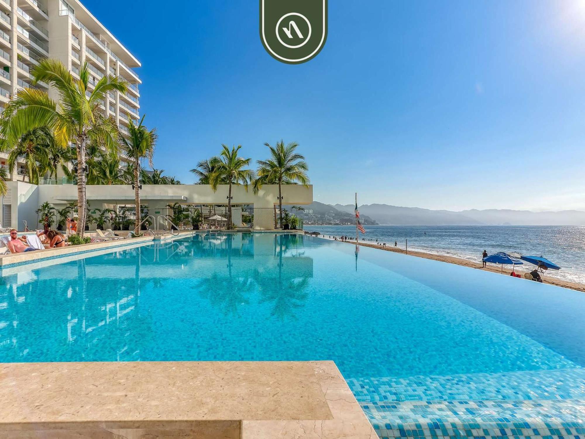 1 Bedroom With Amazing Bay View - - Pools * Puerto Vallarta