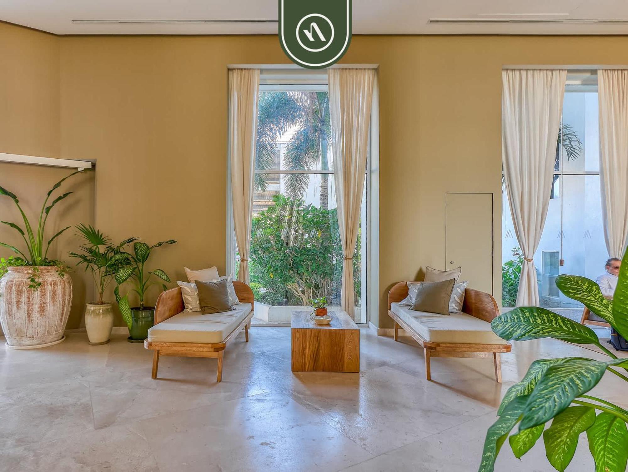 1 Bedroom With Amazing Bay View - - Pools Apartment
