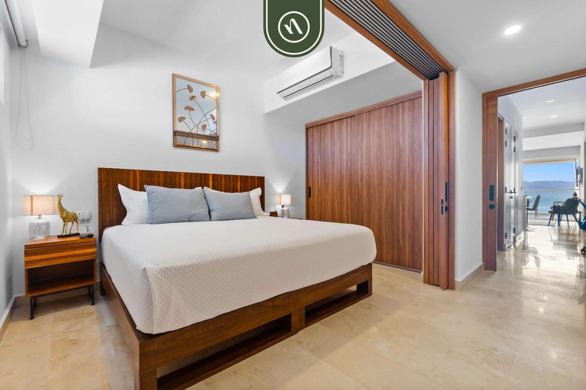 1 Bedroom With Amazing Bay View - - Pools