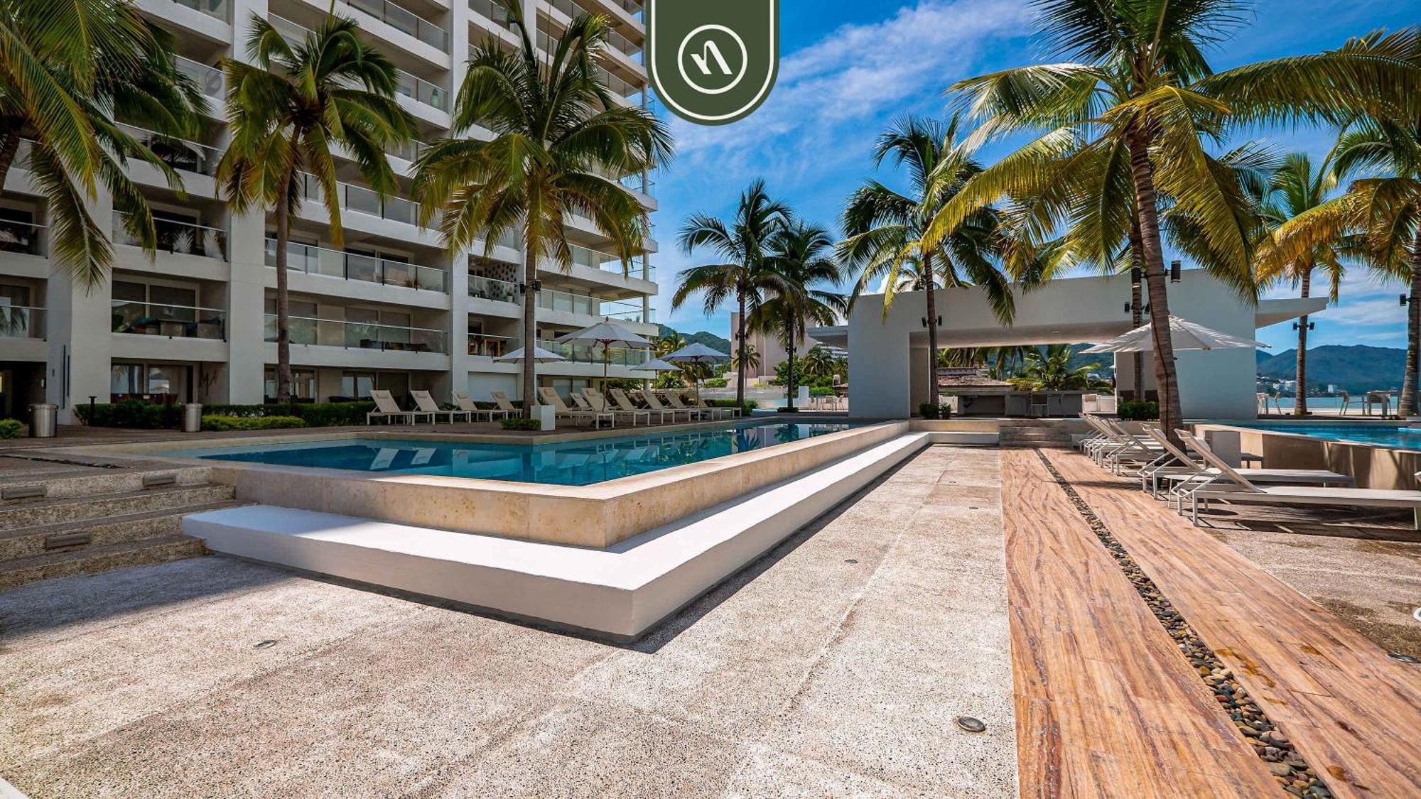 1 Bedroom With Amazing Bay View - - Pools Apartment *