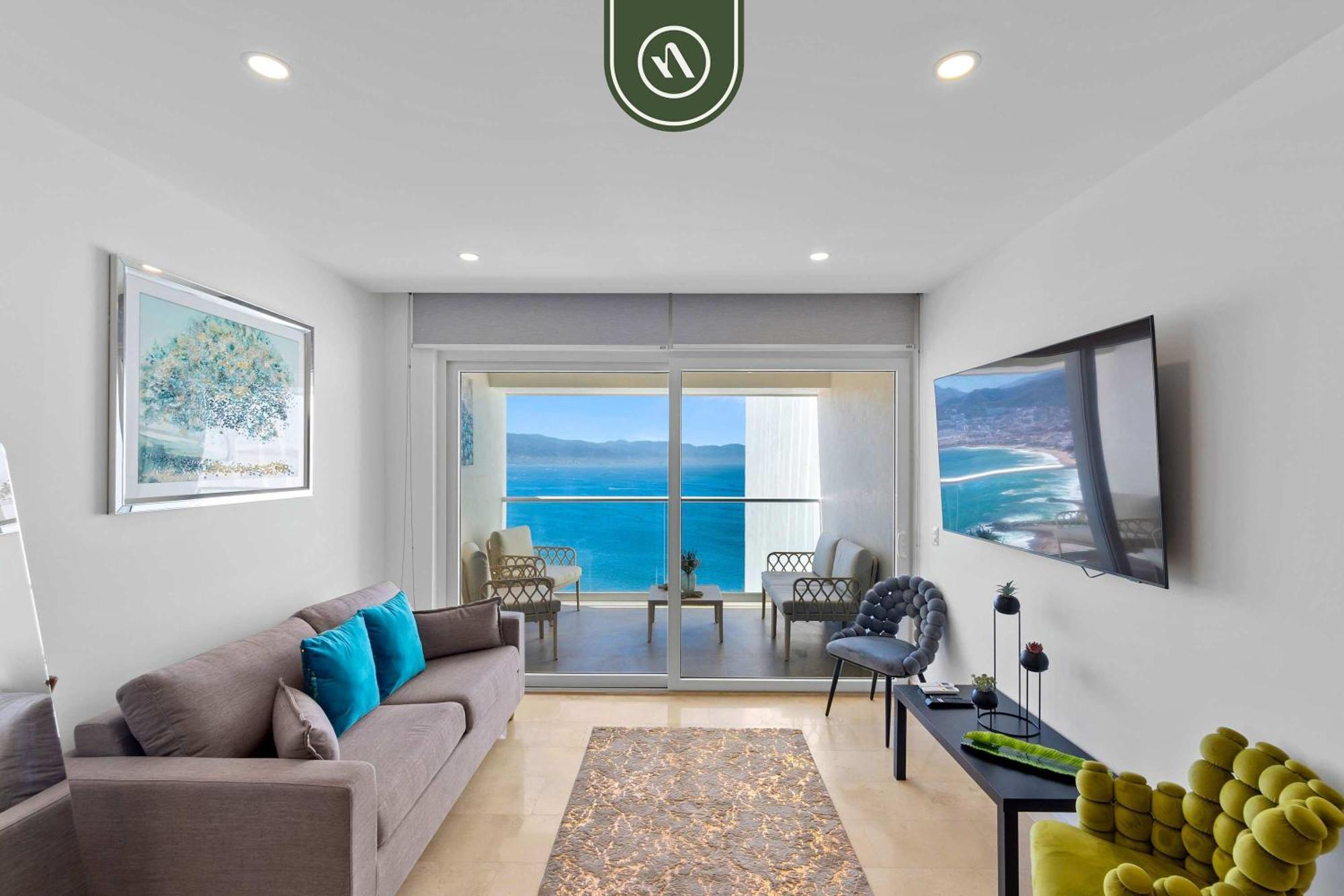 1 Bedroom With Amazing Bay View - - Pools Apartment