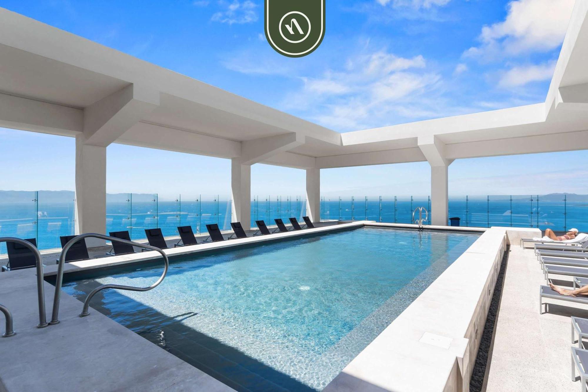 Apartment 1 Bedroom With Amazing Bay View - - Pools *